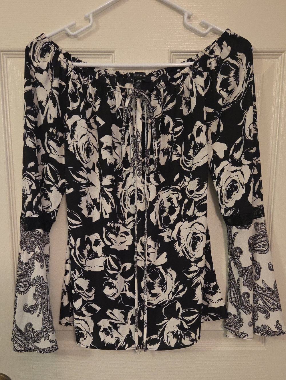 White House Black Market Black & White Floral Off-Shoulder Blouse XXS